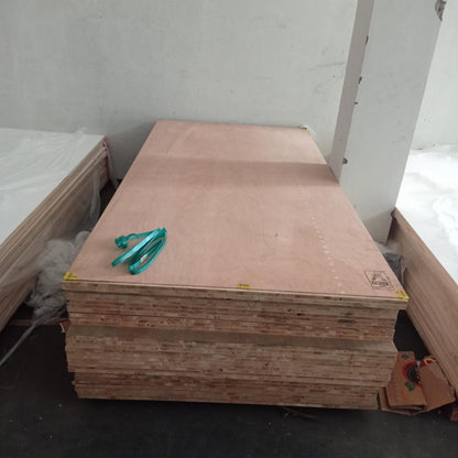 18 MM X 120 CM X 240 CM / NM Blockboard Triplek Balok Kayu Lembar