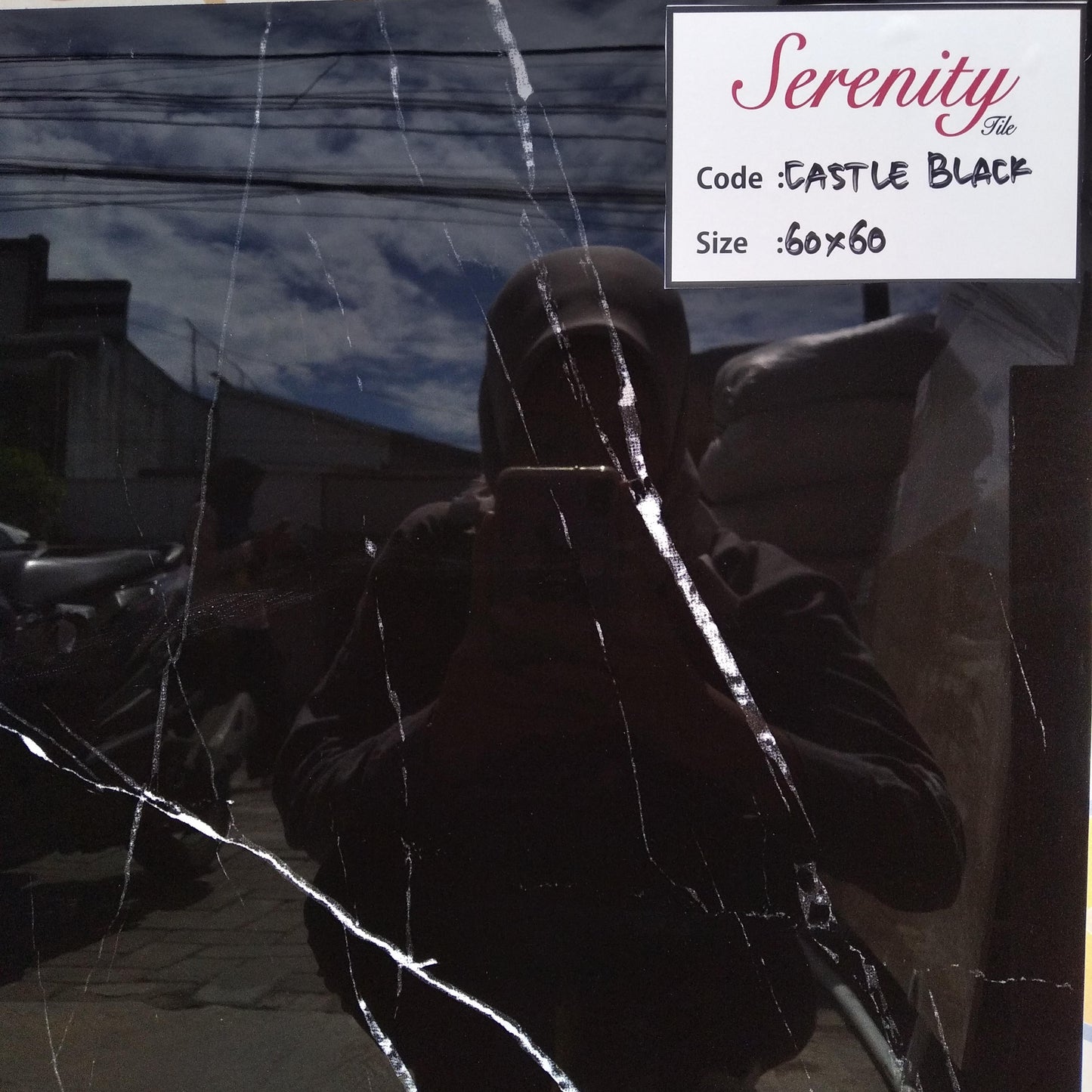 60 CM x 60 CM / SERENITY CASTLE BLACK Granit Lantai Rumah Glossy Dus