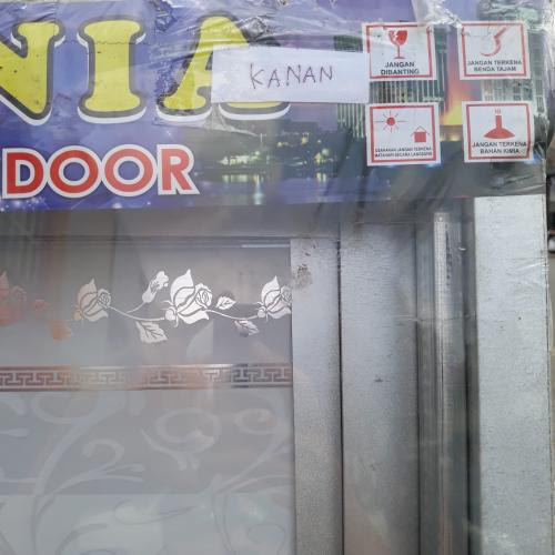 8 CM x 66 CM x 195 CM / KARUNIA Pintu Kamar Mandi Galvalum Kanan Set