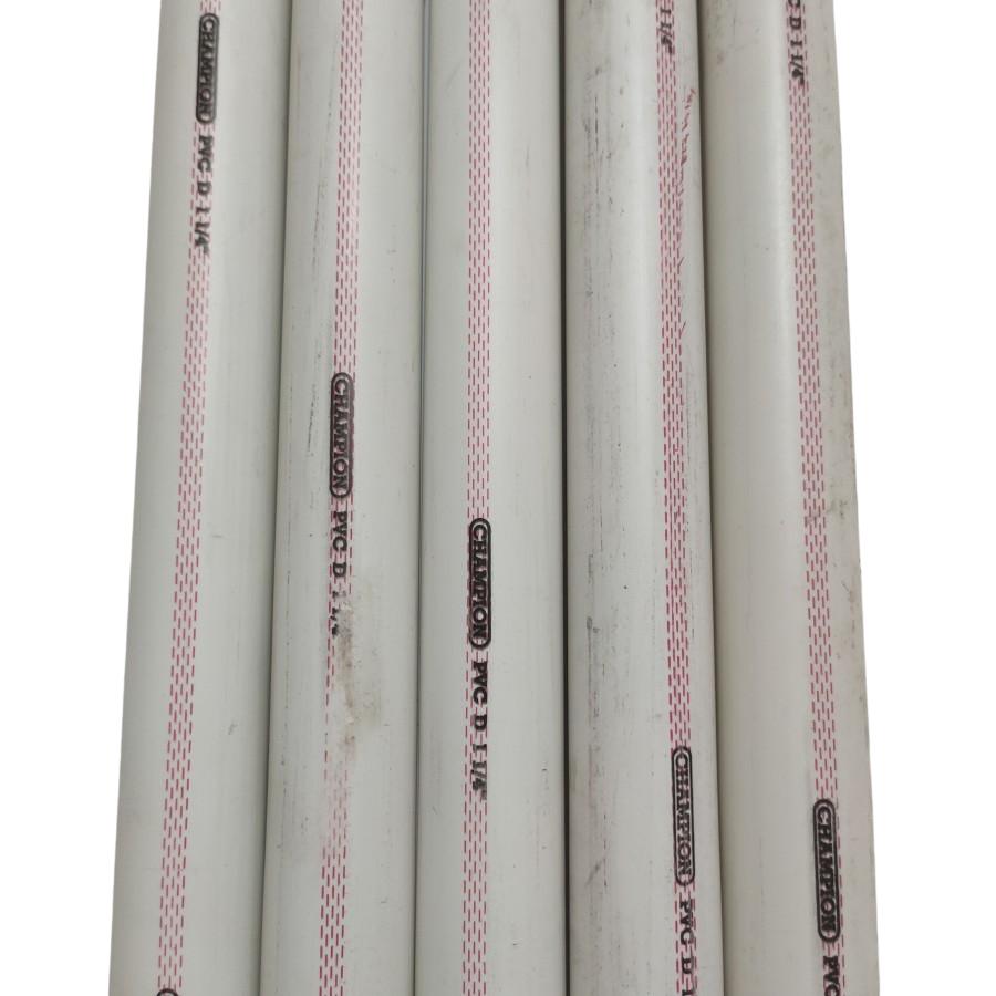 1 1/4 IN x 400 CM / CHAMPION D Lis Merah Pipa Pralon Paralon PVC Putih Batang