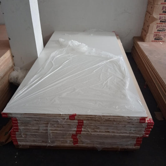 18 MM X 120CM X 240CM / TM Blockboard Melamin 1 Sisi Doff Putih Lembar