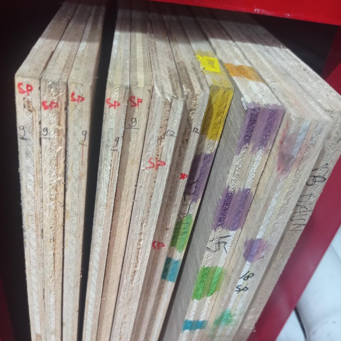 12 MM x 120 CM x 240 CM / TM Triplek Multiplek Meranti Campur Lembar