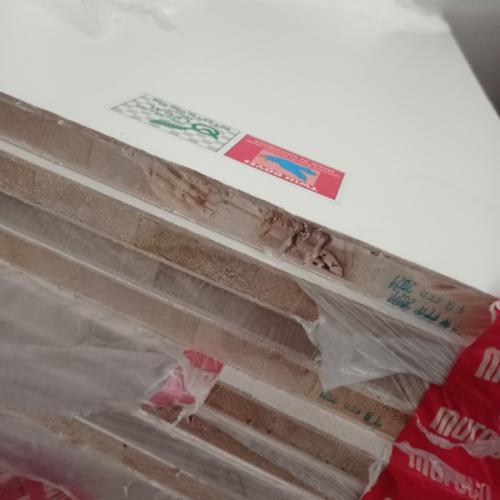 18 MM x 120 CM x 240 CM / TM Blockboard Melamin 2 Sisi Doff Putih Lembar