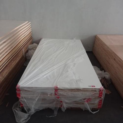 18 MM x 120 CM x 240 CM / TM Blockboard Melamin 2 Sisi Doff Putih Lembar